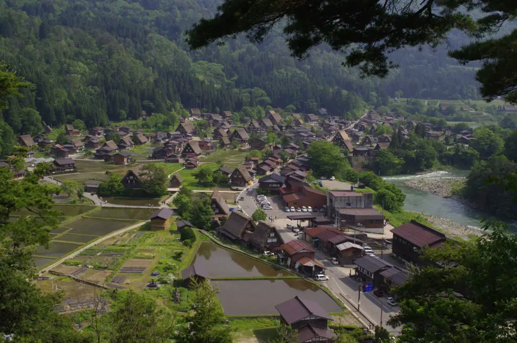 Shirakawa_village (1)